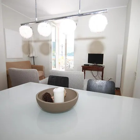 דירה Rodrigo Lake Side Suite *