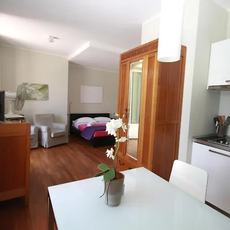 Rodrigo Lake Side Suite דירה