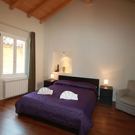 Rodrigo Lake Side Suite דירה