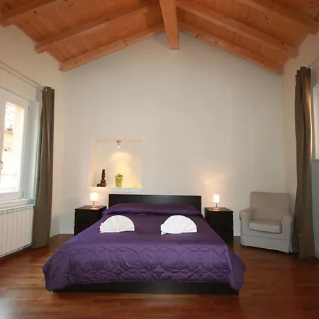 דירה Rodrigo Lake Side Suite *